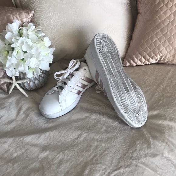 Adidas Size 9 - Picture 4 of 6